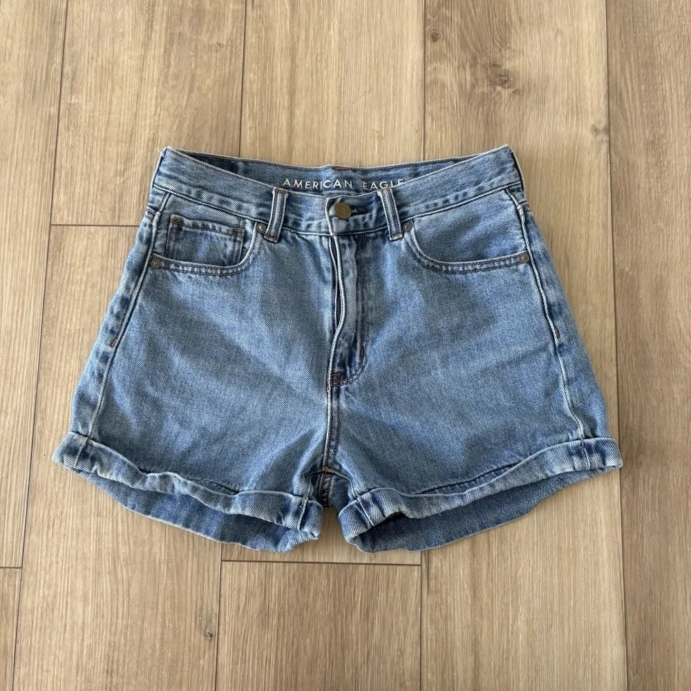 American Eagle Mom Shorts Women's Size 2 High‎ Rise Cuffed Denim Jean